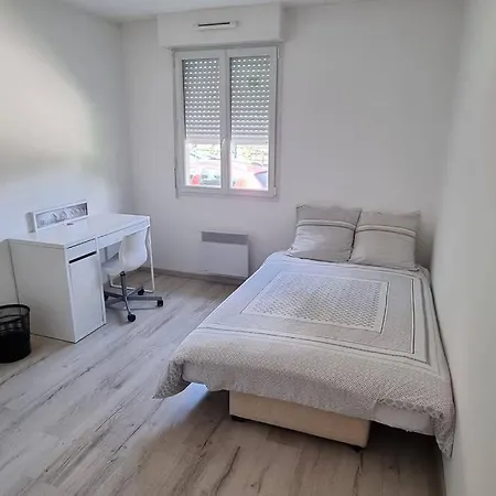 Semesterbostad Maison Neuve De Plein Pied Avec Cheminee Et Jardin