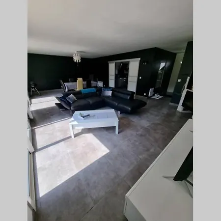 Maison Neuve De Plein Pied Avec Cheminee Et Jardin Semesterbostad *